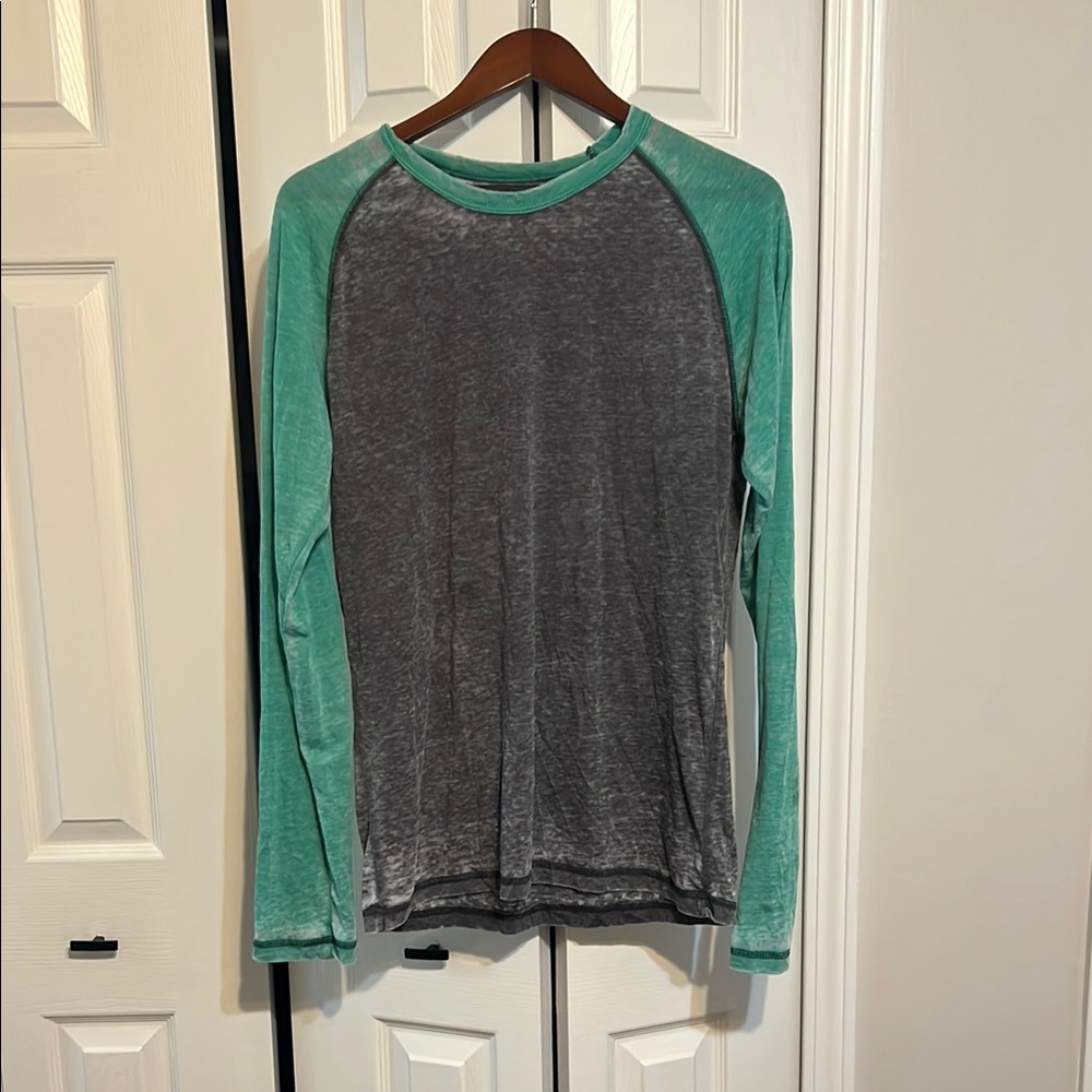 Buckle Gray and Green Raglan Long Sleeve Tee